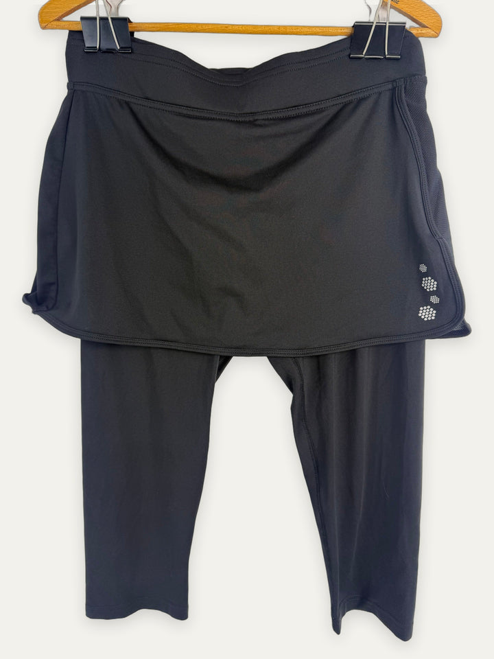 TCM black skirted capri leggings front